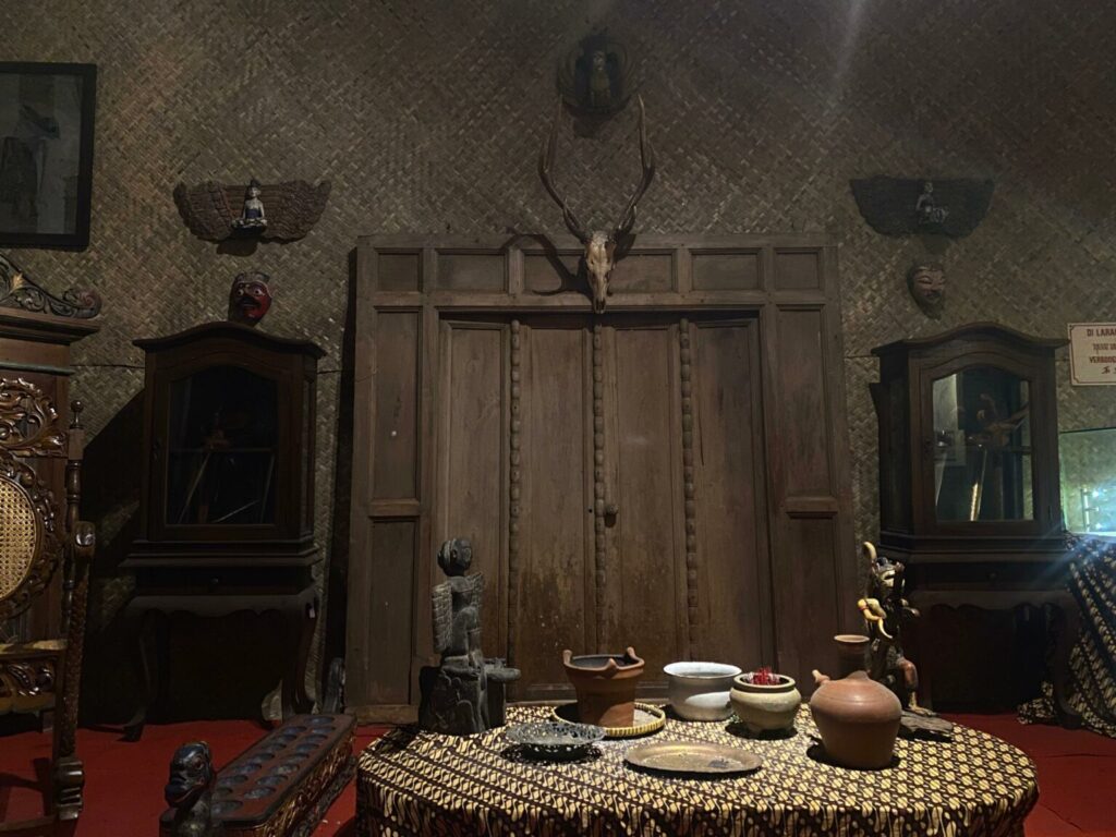 Set Rumah Hantu Malioboro | Indo Travel Planner