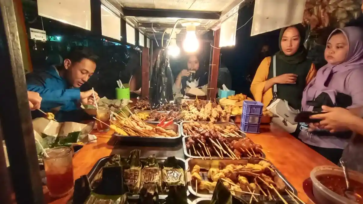 Angkringan Nasi Kucing - Makanan Khas Jogja