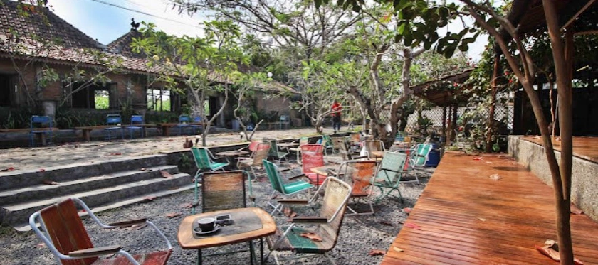 Suasana Outdoor Filosofi Kopi Jogja