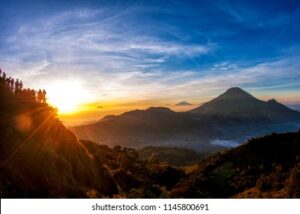 Negeri di Atas Awan Jogja, Wisata Alam yang Menakjubkan Dieng Plateau